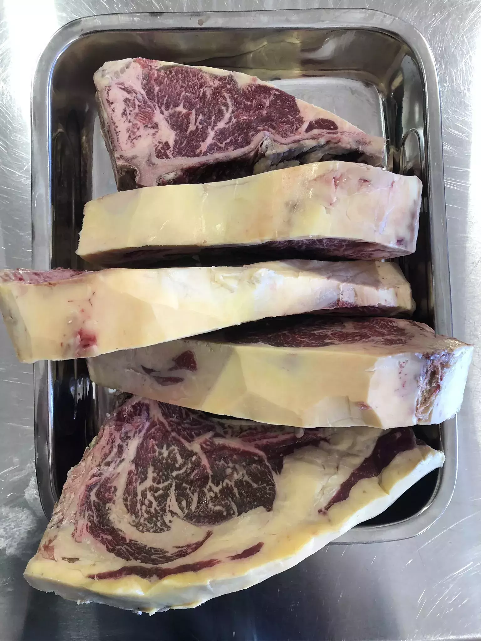 PIEZA ENTERA DE LOMO BAJO DE VACA MADURADA PRE CORTADA PARA ASADOS Y CHULETAS
