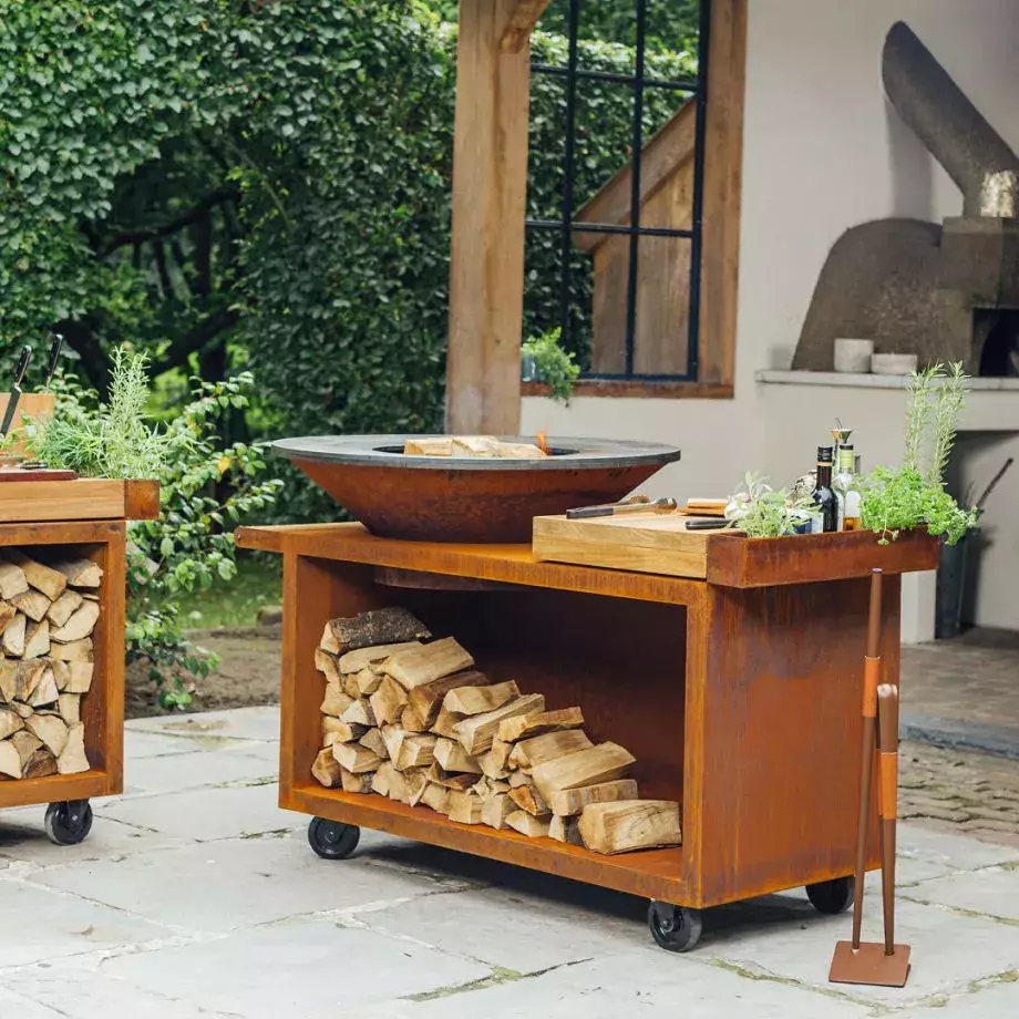 Barbacoa de leña con espacio de almacenamiento - OFYR Isla Corten 100 PRO Madera De Teca