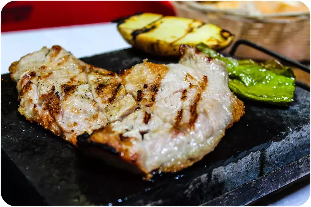 Secreto de cerdo Duroc gallego alimentado con castañas